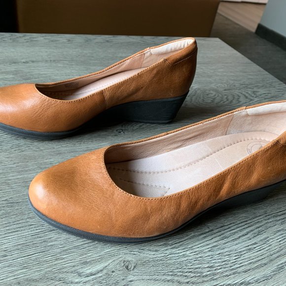 Nurture Wedges Tan Leather Women's 8M - Picture 2 of 7